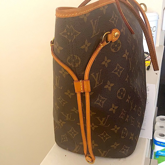 Louis Vuitton Neverfull MM, Brown, comes with dust cover, used less than 5 times - Picture 4 of 11